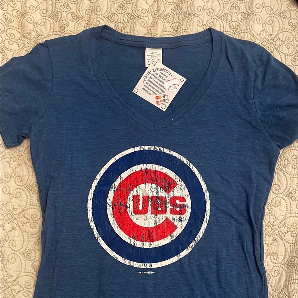 Women’s Blue Chicago Cubs V-Neck T-Shirt, Small, NWT